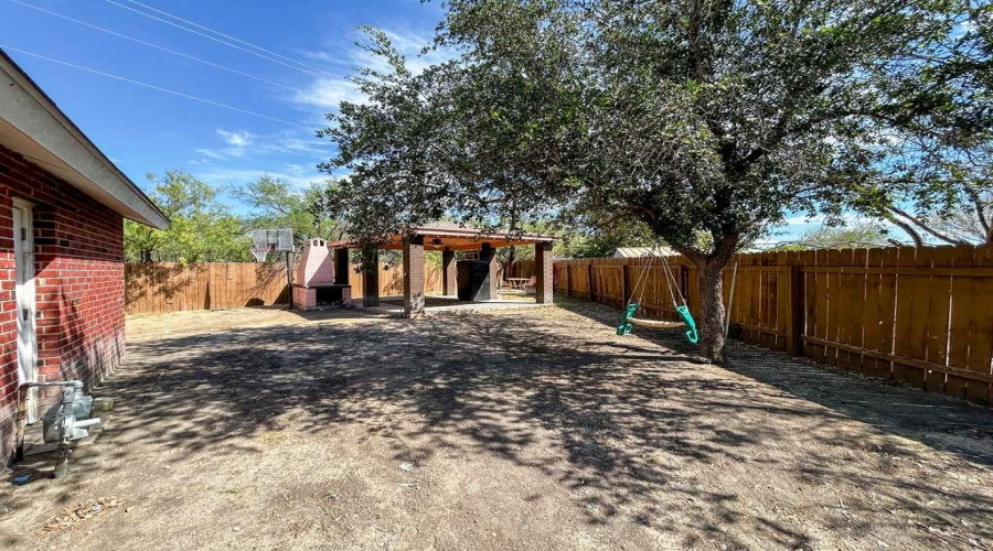 402 Prescott Lp, LAREDO, Texas 78043, 3 Bedrooms Bedrooms, 6 Rooms Rooms,2 BathroomsBathrooms,Residential,For Sale,402 Prescott Lp,20254602