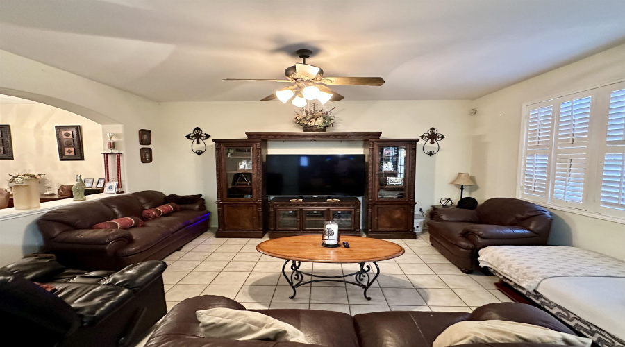 9310 Albany Dr, Laredo, Texas 78041, 4 Bedrooms Bedrooms, 9 Rooms Rooms,3 BathroomsBathrooms,Residential,For Sale,9310 Albany Dr,20254607