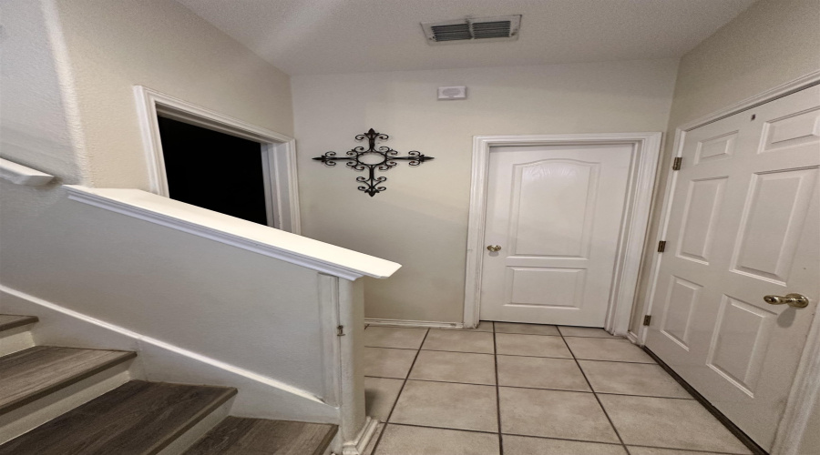 9310 Albany Dr, Laredo, Texas 78041, 4 Bedrooms Bedrooms, 9 Rooms Rooms,3 BathroomsBathrooms,Residential,For Sale,9310 Albany Dr,20254607