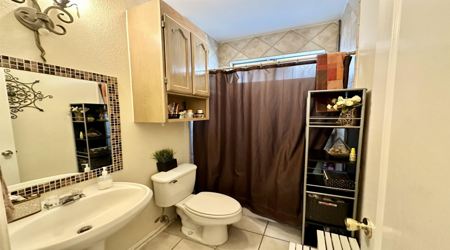 9310 Albany Dr, Laredo, Texas 78041, 4 Bedrooms Bedrooms, 9 Rooms Rooms,3 BathroomsBathrooms,Residential,For Sale,9310 Albany Dr,20254607