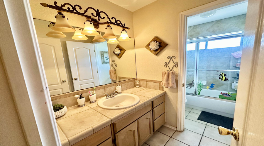 9310 Albany Dr, Laredo, Texas 78041, 4 Bedrooms Bedrooms, 9 Rooms Rooms,3 BathroomsBathrooms,Residential,For Sale,9310 Albany Dr,20254607