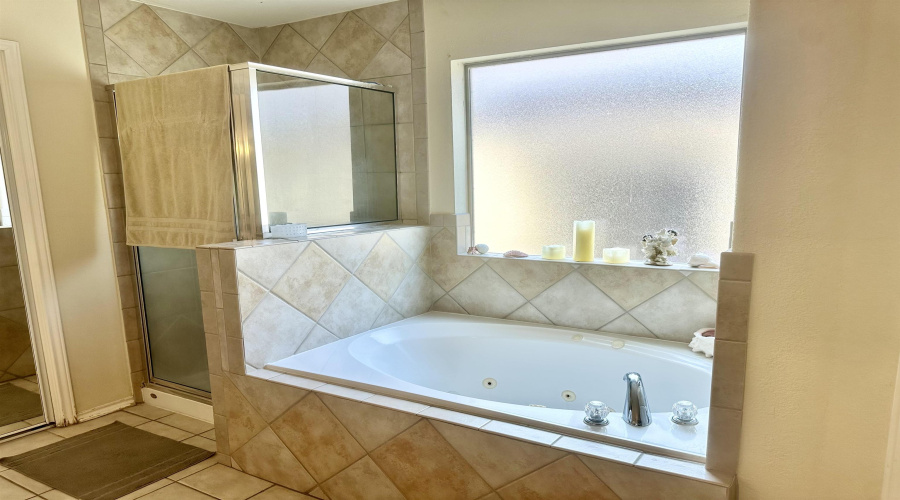 9310 Albany Dr, Laredo, Texas 78041, 4 Bedrooms Bedrooms, 9 Rooms Rooms,3 BathroomsBathrooms,Residential,For Sale,9310 Albany Dr,20254607