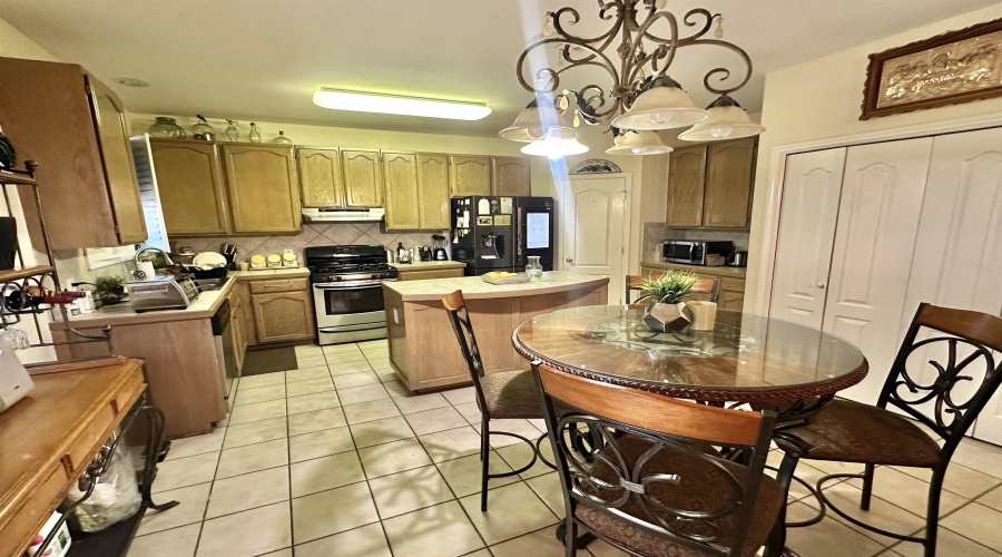 9310 Albany Dr, Laredo, Texas 78041, 4 Bedrooms Bedrooms, 9 Rooms Rooms,3 BathroomsBathrooms,Residential,For Sale,9310 Albany Dr,20254607