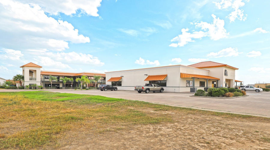 2344 Laguna Del Mar Ct, LAREDO, Texas 78041, 1 Room Rooms,1 BathroomBathrooms,Commercial retail/office,For Rent,2344 Laguna Del Mar Ct,20254605