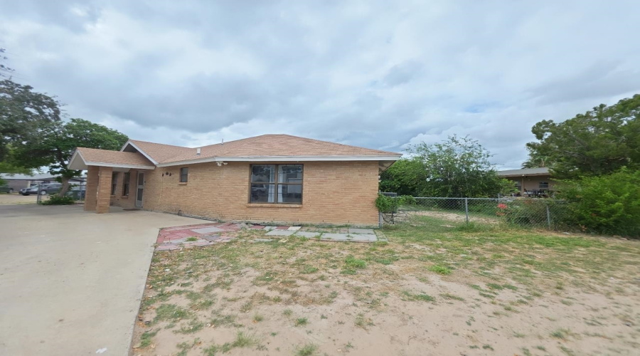 104 Center Rd, laredo, Texas 78045, 3 Bedrooms Bedrooms, 6 Rooms Rooms,2 BathroomsBathrooms,Residential,For Sale,104 Center Rd,20254608