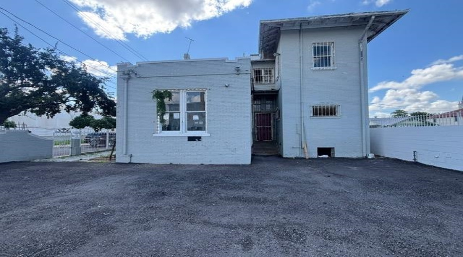 802 Iturbide St, laredo, Texas 78045-7450, 3 Bedrooms Bedrooms, 6 Rooms Rooms,2 BathroomsBathrooms,Residential,For Sale,802 Iturbide St,20254612