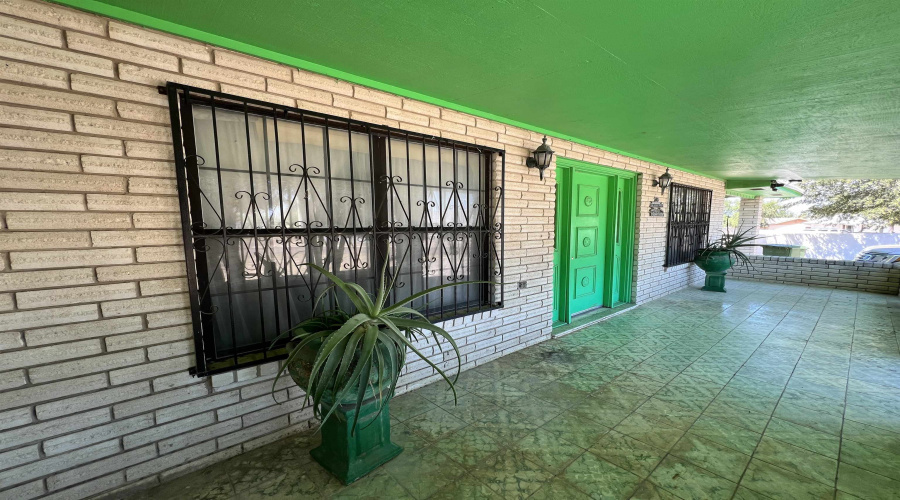 1003 Delmar St., Zapata, Texas 78076, 3 Bedrooms Bedrooms, 7 Rooms Rooms,2 BathroomsBathrooms,Residential,For Sale,1003 Delmar St.,20254615