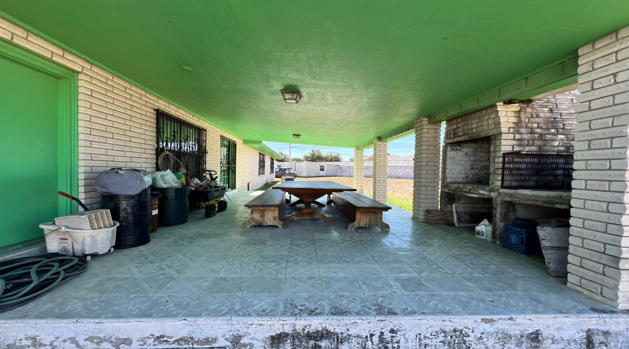 1003 Delmar St., Zapata, Texas 78076, 3 Bedrooms Bedrooms, 7 Rooms Rooms,2 BathroomsBathrooms,Residential,For Sale,1003 Delmar St.,20254615
