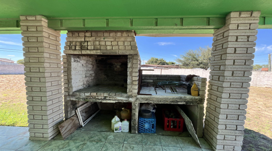1003 Delmar St., Zapata, Texas 78076, 3 Bedrooms Bedrooms, 7 Rooms Rooms,2 BathroomsBathrooms,Residential,For Sale,1003 Delmar St.,20254615