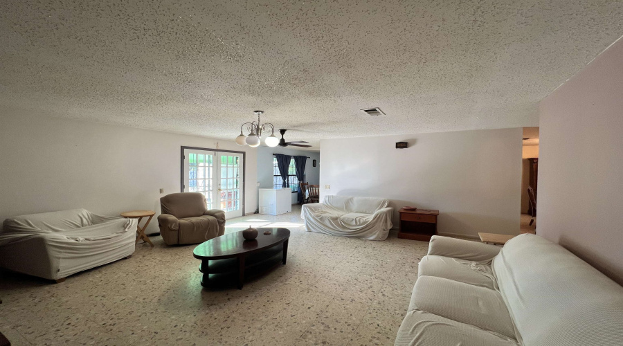 1003 Delmar St., Zapata, Texas 78076, 3 Bedrooms Bedrooms, 7 Rooms Rooms,2 BathroomsBathrooms,Residential,For Sale,1003 Delmar St.,20254615