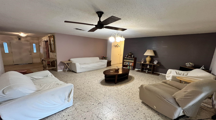 1003 Delmar St., Zapata, Texas 78076, 3 Bedrooms Bedrooms, 7 Rooms Rooms,2 BathroomsBathrooms,Residential,For Sale,1003 Delmar St.,20254615
