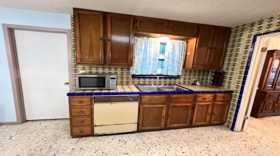 1003 Delmar St., Zapata, Texas 78076, 3 Bedrooms Bedrooms, 7 Rooms Rooms,2 BathroomsBathrooms,Residential,For Sale,1003 Delmar St.,20254615