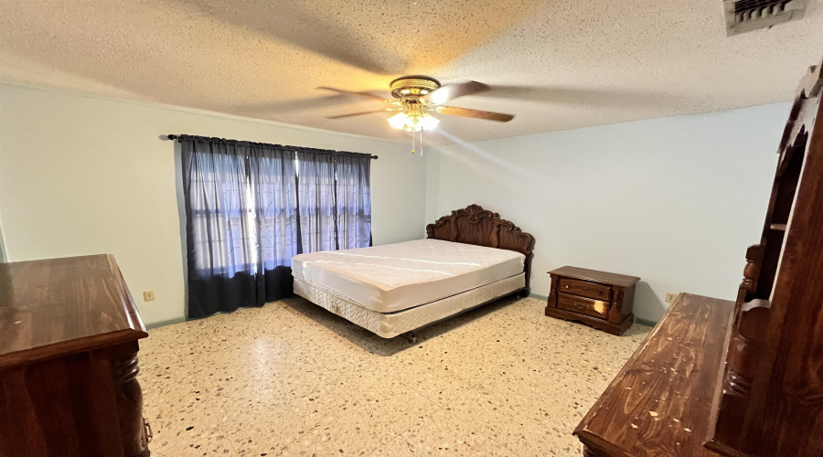 1003 Delmar St., Zapata, Texas 78076, 3 Bedrooms Bedrooms, 7 Rooms Rooms,2 BathroomsBathrooms,Residential,For Sale,1003 Delmar St.,20254615