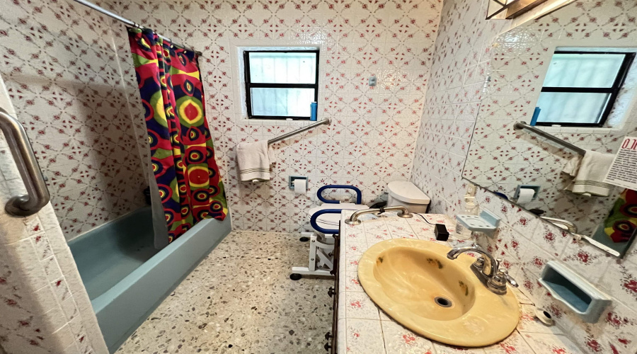 1003 Delmar St., Zapata, Texas 78076, 3 Bedrooms Bedrooms, 7 Rooms Rooms,2 BathroomsBathrooms,Residential,For Sale,1003 Delmar St.,20254615