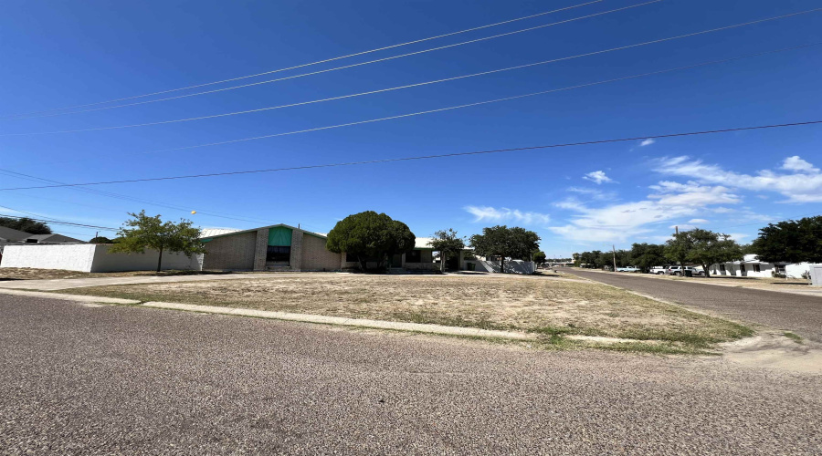 1003 Delmar St., Zapata, Texas 78076, 3 Bedrooms Bedrooms, 7 Rooms Rooms,2 BathroomsBathrooms,Residential,For Sale,1003 Delmar St.,20254615