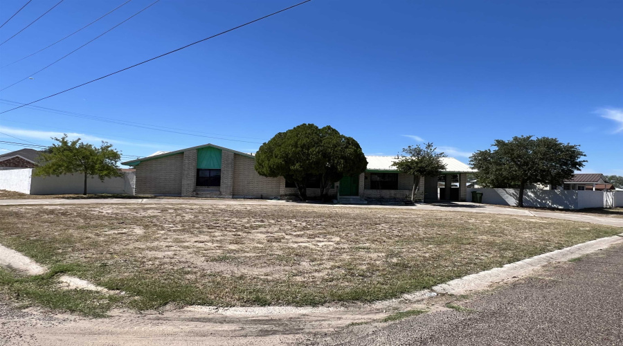 1003 Delmar St., Zapata, Texas 78076, 3 Bedrooms Bedrooms, 7 Rooms Rooms,2 BathroomsBathrooms,Residential,For Sale,1003 Delmar St.,20254615