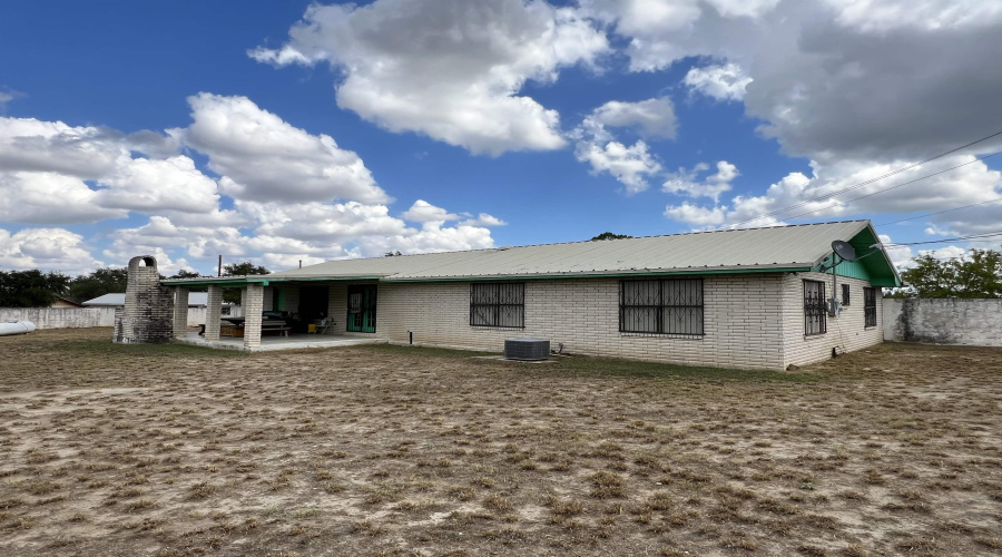 1003 Delmar St., Zapata, Texas 78076, 3 Bedrooms Bedrooms, 7 Rooms Rooms,2 BathroomsBathrooms,Residential,For Sale,1003 Delmar St.,20254615