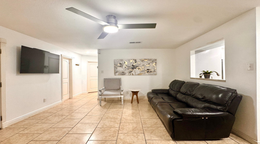 1205 International Blvd, LAREDO, Texas 78045, 2 Bedrooms Bedrooms, 4 Rooms Rooms,2 BathroomsBathrooms,Residential,For Sale,1205 International Blvd,20254616