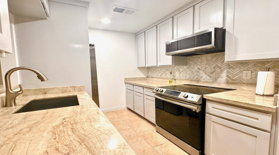 1205 International Blvd, LAREDO, Texas 78045, 2 Bedrooms Bedrooms, 4 Rooms Rooms,2 BathroomsBathrooms,Residential,For Sale,1205 International Blvd,20254616