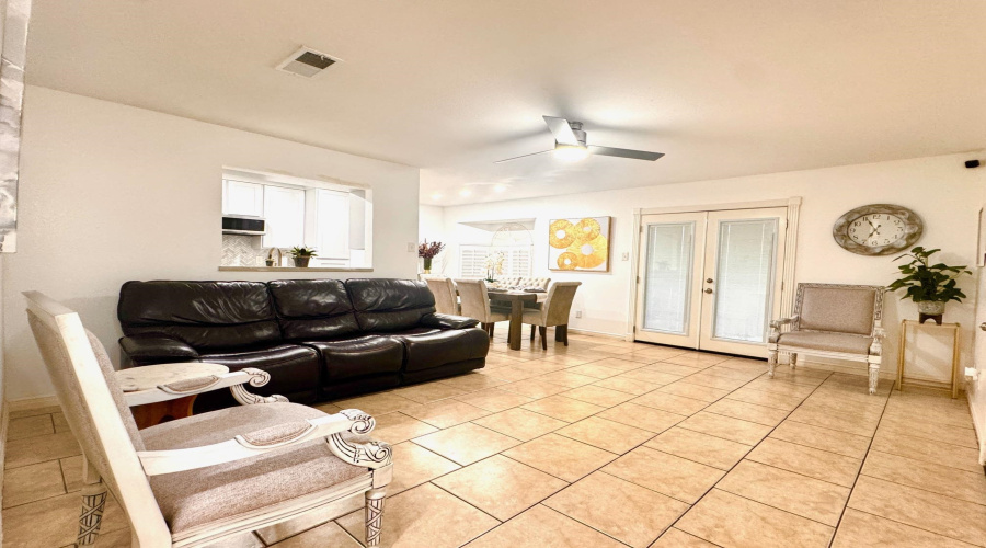 1205 International Blvd, LAREDO, Texas 78045, 2 Bedrooms Bedrooms, 4 Rooms Rooms,2 BathroomsBathrooms,Residential,For Sale,1205 International Blvd,20254616