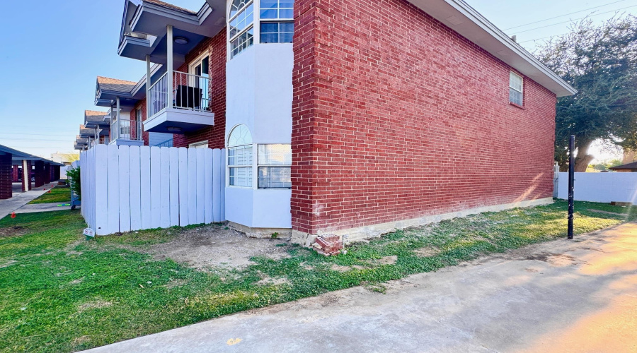 1205 International Blvd, LAREDO, Texas 78045, 2 Bedrooms Bedrooms, 4 Rooms Rooms,2 BathroomsBathrooms,Residential,For Sale,1205 International Blvd,20254616