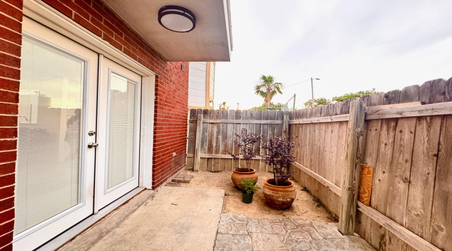 1205 International Blvd, LAREDO, Texas 78045, 2 Bedrooms Bedrooms, 4 Rooms Rooms,2 BathroomsBathrooms,Residential,For Sale,1205 International Blvd,20254616