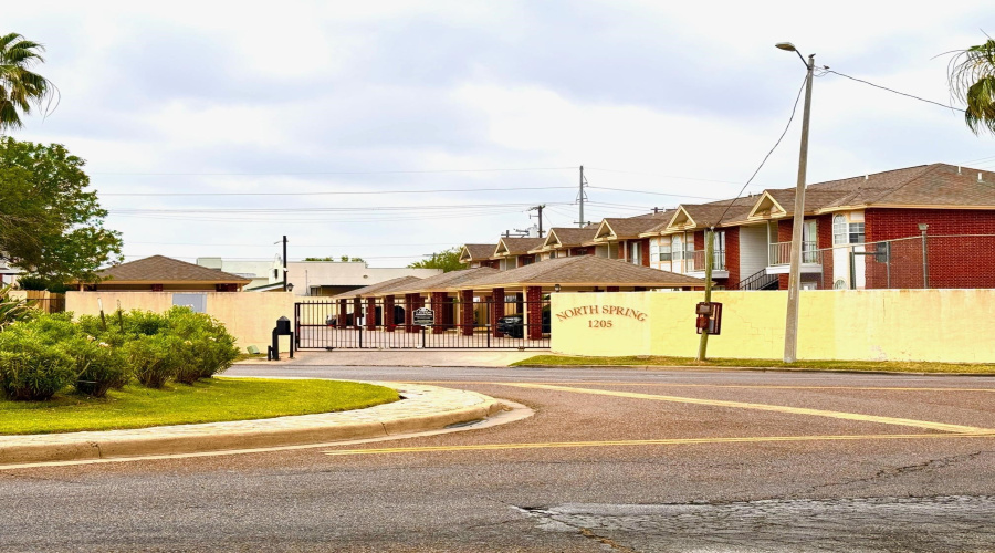 1205 International Blvd, LAREDO, Texas 78045, 2 Bedrooms Bedrooms, 4 Rooms Rooms,2 BathroomsBathrooms,Residential,For Sale,1205 International Blvd,20254616