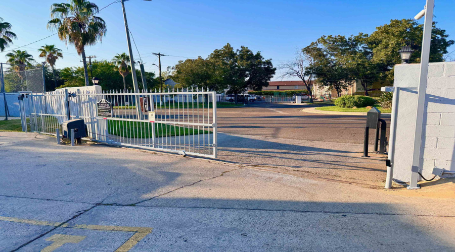 1205 International Blvd, LAREDO, Texas 78045, 2 Bedrooms Bedrooms, 4 Rooms Rooms,2 BathroomsBathrooms,Residential,For Sale,1205 International Blvd,20254616