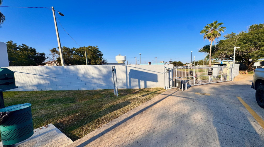 1205 International Blvd, LAREDO, Texas 78045, 2 Bedrooms Bedrooms, 4 Rooms Rooms,2 BathroomsBathrooms,Residential,For Sale,1205 International Blvd,20254616