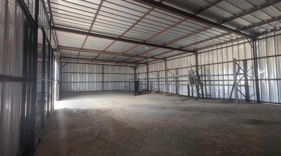 383 Appaloosa Rd, LAREDO, Texas 78045, 1 Bedroom Bedrooms, 51 Rooms Rooms,1 BathroomBathrooms,Commercial/industrial,For Rent,383 Appaloosa Rd,20254617