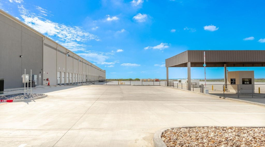 1717 Vidal Cantu Rd., Laredo, Texas 78045, 1 Bedroom Bedrooms, 51 Rooms Rooms,4 BathroomsBathrooms,Commercial/industrial,For Sale,1717 Vidal Cantu Rd.,20254620