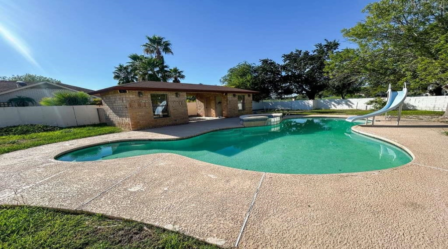1046 Faldo Dr, Laredo, Texas 78045, 4 Bedrooms Bedrooms, 8 Rooms Rooms,3 BathroomsBathrooms,Residential,For Sale,1046 Faldo Dr,20254626