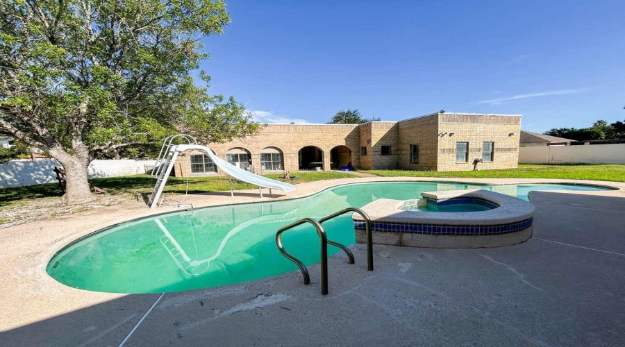 1046 Faldo Dr, Laredo, Texas 78045, 4 Bedrooms Bedrooms, 8 Rooms Rooms,3 BathroomsBathrooms,Residential,For Sale,1046 Faldo Dr,20254626