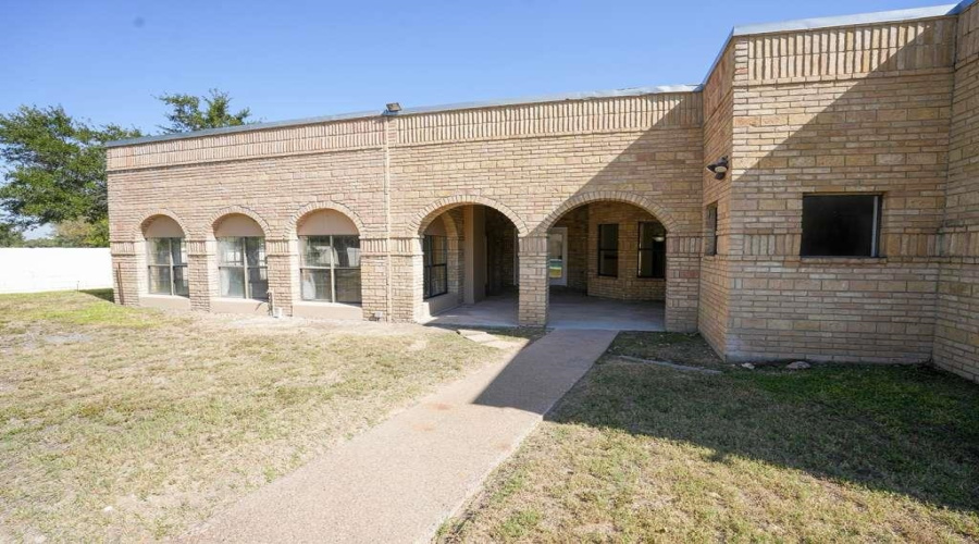 1046 Faldo Dr, Laredo, Texas 78045, 4 Bedrooms Bedrooms, 8 Rooms Rooms,3 BathroomsBathrooms,Residential,For Sale,1046 Faldo Dr,20254626