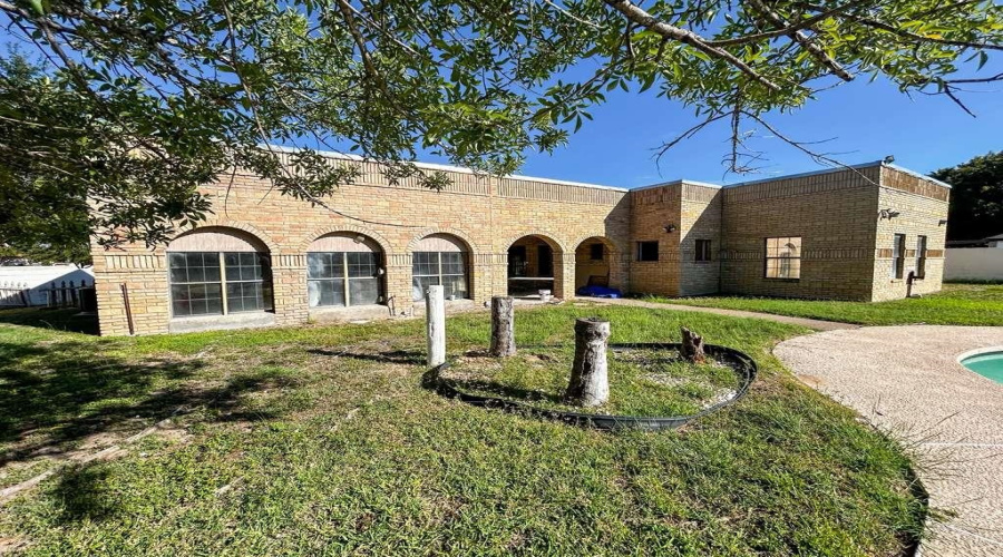 1046 Faldo Dr, Laredo, Texas 78045, 4 Bedrooms Bedrooms, 8 Rooms Rooms,3 BathroomsBathrooms,Residential,For Sale,1046 Faldo Dr,20254626
