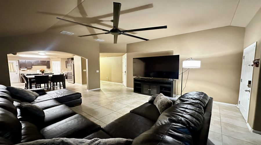 5712 Saint Iada Ln, Laredo, Texas 78046-9999, 3 Bedrooms Bedrooms, 5 Rooms Rooms,2 BathroomsBathrooms,Residential,For Sale,5712 Saint Iada Ln,20254630