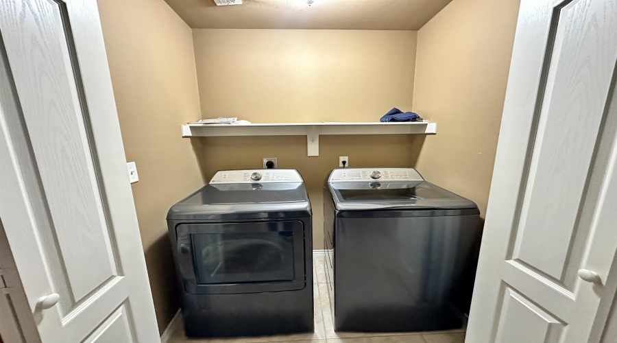 5712 Saint Iada Ln, Laredo, Texas 78046-9999, 3 Bedrooms Bedrooms, 5 Rooms Rooms,2 BathroomsBathrooms,Residential,For Sale,5712 Saint Iada Ln,20254630