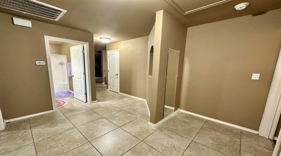 5712 Saint Iada Ln, Laredo, Texas 78046-9999, 3 Bedrooms Bedrooms, 5 Rooms Rooms,2 BathroomsBathrooms,Residential,For Sale,5712 Saint Iada Ln,20254630