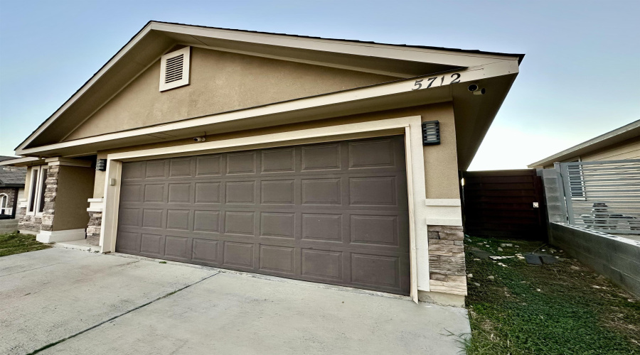 5712 Saint Iada Ln, Laredo, Texas 78046-9999, 3 Bedrooms Bedrooms, 5 Rooms Rooms,2 BathroomsBathrooms,Residential,For Sale,5712 Saint Iada Ln,20254630