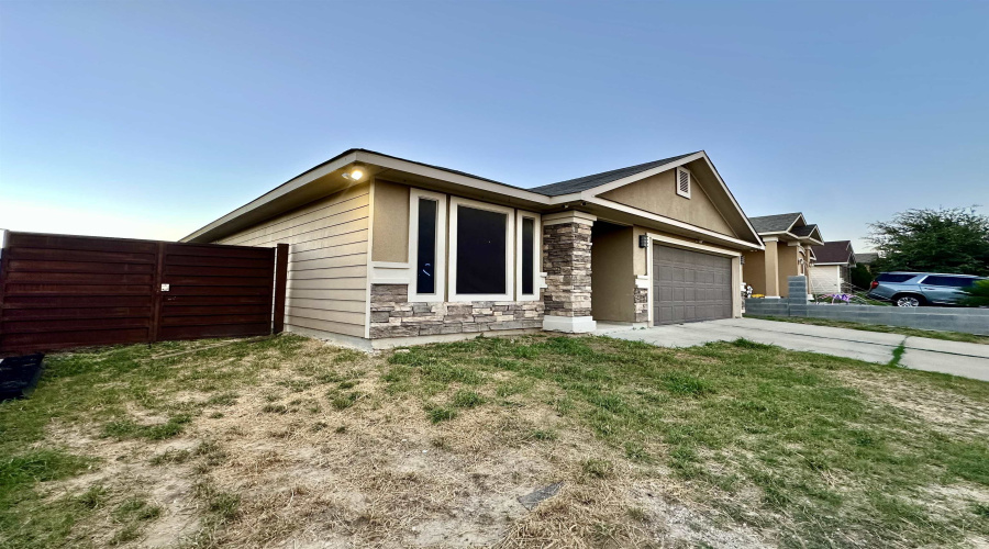 5712 Saint Iada Ln, Laredo, Texas 78046-9999, 3 Bedrooms Bedrooms, 5 Rooms Rooms,2 BathroomsBathrooms,Residential,For Sale,5712 Saint Iada Ln,20254630