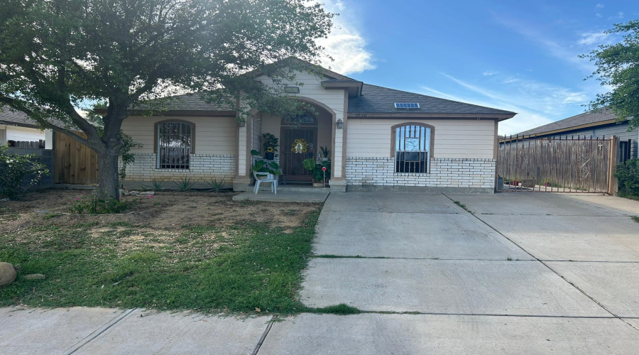 4758 Loma Vista Dr, Laredo, Texas 78046, 3 Bedrooms Bedrooms, 5 Rooms Rooms,3 BathroomsBathrooms,Residential,For Sale,4758 Loma Vista Dr,20251389