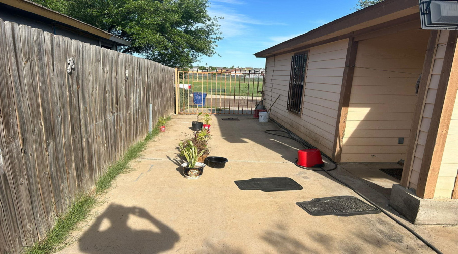 4758 Loma Vista Dr, Laredo, Texas 78046, 3 Bedrooms Bedrooms, 5 Rooms Rooms,3 BathroomsBathrooms,Residential,For Sale,4758 Loma Vista Dr,20251389