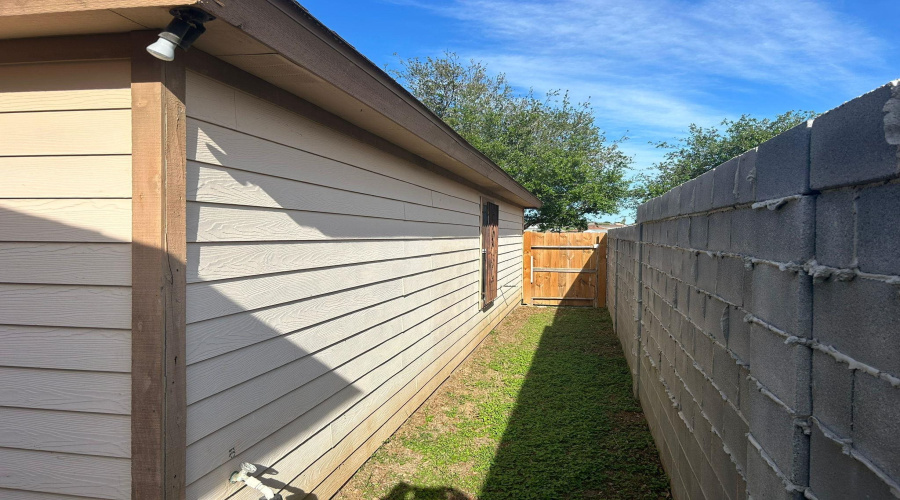 4758 Loma Vista Dr, Laredo, Texas 78046, 3 Bedrooms Bedrooms, 5 Rooms Rooms,3 BathroomsBathrooms,Residential,For Sale,4758 Loma Vista Dr,20251389