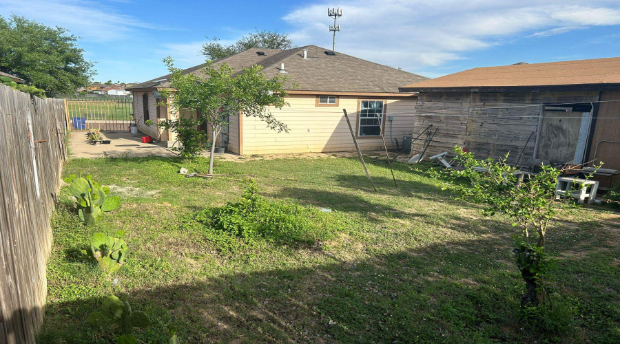 4758 Loma Vista Dr, Laredo, Texas 78046, 3 Bedrooms Bedrooms, 5 Rooms Rooms,3 BathroomsBathrooms,Residential,For Sale,4758 Loma Vista Dr,20251389