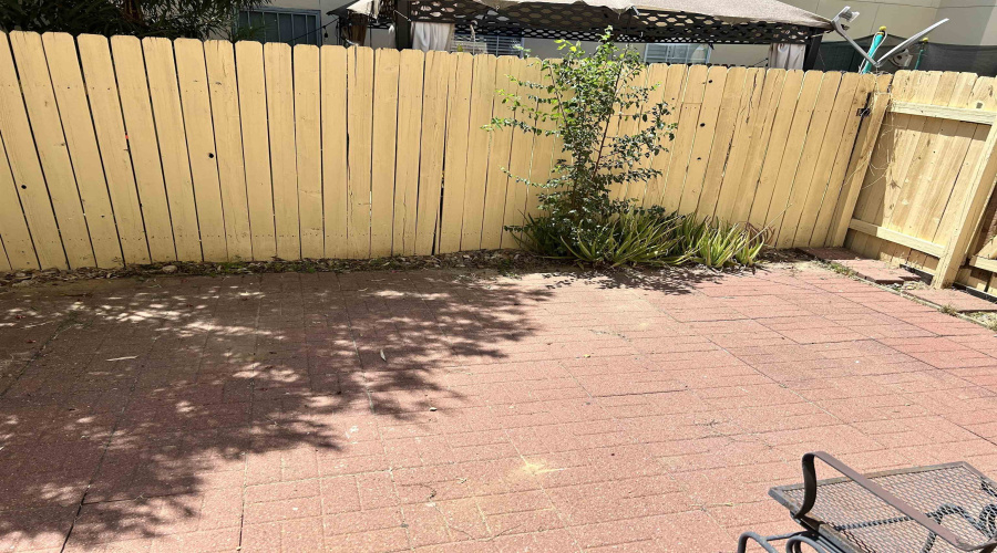 1000 Ranchway Dr, Laredo, Texas 78045, 3 Bedrooms Bedrooms, 4 Rooms Rooms,3 BathroomsBathrooms,Residential,For Sale,1000 Ranchway Dr,20254631