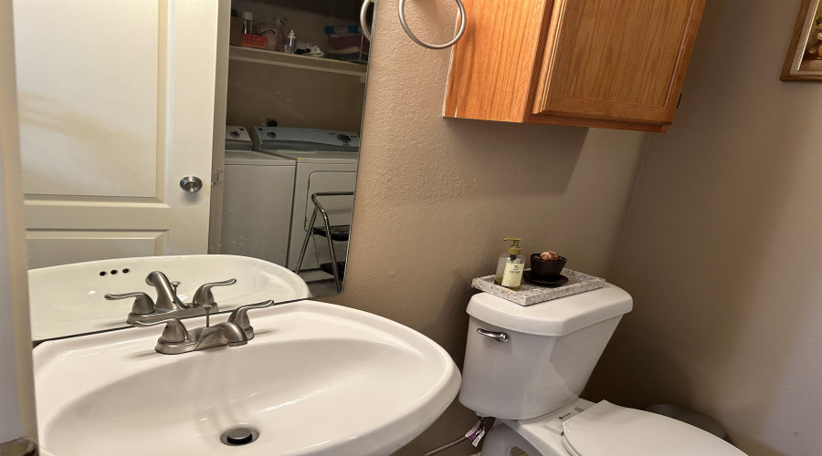 1000 Ranchway Dr, Laredo, Texas 78045, 3 Bedrooms Bedrooms, 4 Rooms Rooms,3 BathroomsBathrooms,Residential,For Sale,1000 Ranchway Dr,20254631