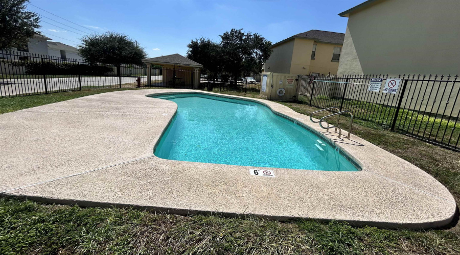 1000 Ranchway Dr, Laredo, Texas 78045, 3 Bedrooms Bedrooms, 4 Rooms Rooms,3 BathroomsBathrooms,Residential,For Sale,1000 Ranchway Dr,20254631