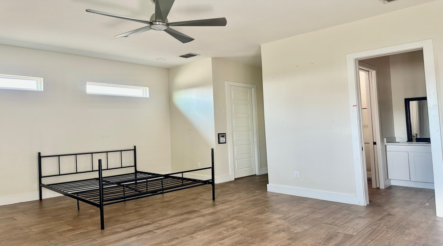 4705 San Francisco Ave, Laredo, Texas 78041, 5 Bedrooms Bedrooms, 8 Rooms Rooms,3 BathroomsBathrooms,Residential,For Rent,4705 San Francisco Ave,20254632