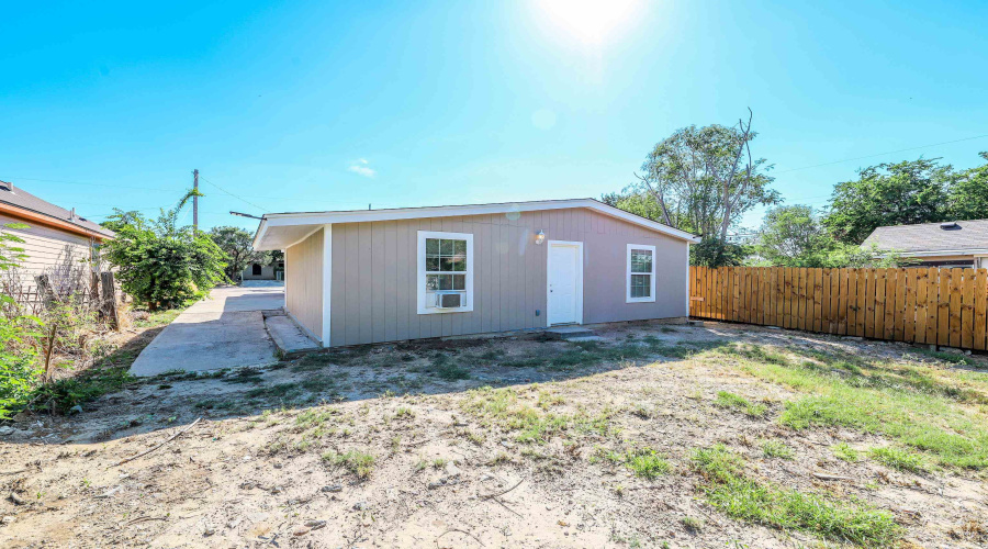 904 E Montgomery St, LARED0, Texas 78040, 4 Bedrooms Bedrooms, 7 Rooms Rooms,2 BathroomsBathrooms,Residential,For Sale,904 E Montgomery St,20254633