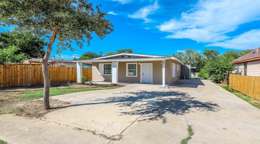 904 E Montgomery St, LARED0, Texas 78040, 4 Bedrooms Bedrooms, 7 Rooms Rooms,2 BathroomsBathrooms,Residential,For Sale,904 E Montgomery St,20254633